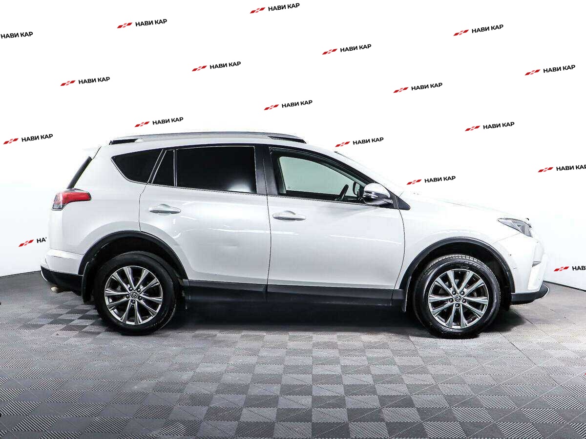 Toyota RAV4 с пробегом — 2018 год. Фото: #3
