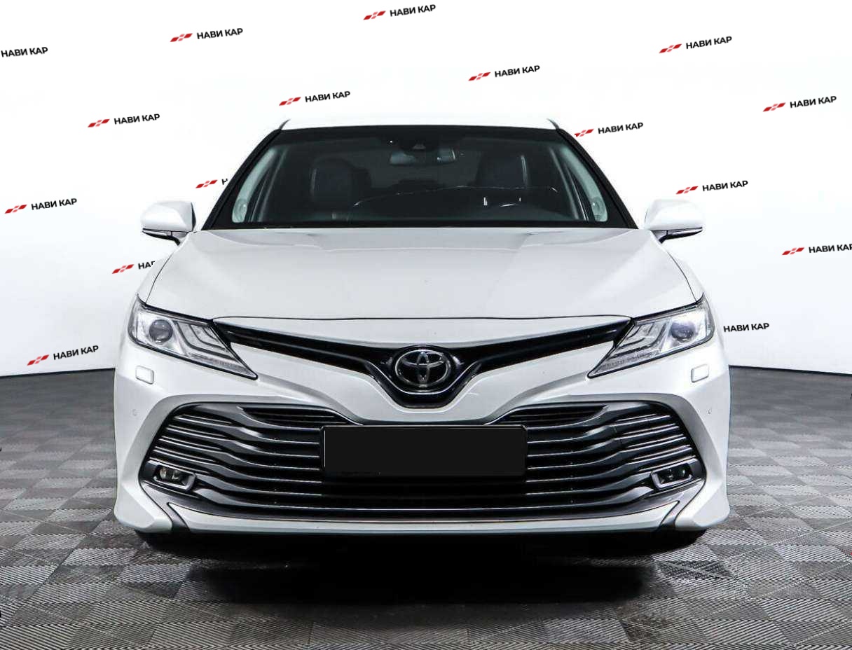 Toyota Camry с пробегом — 2019 год. Фото: #1