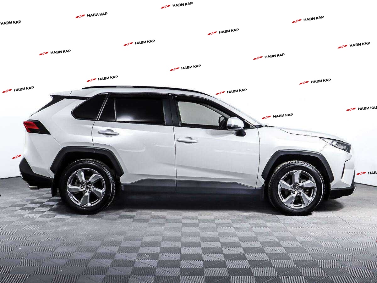Toyota RAV4 с пробегом — 2020 год. Фото: #3