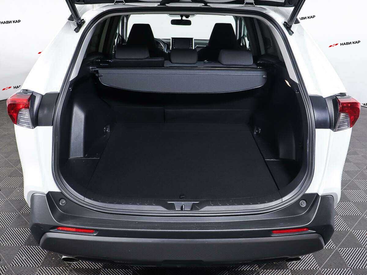 Toyota RAV4 с пробегом — 2020 год. Фото: #8