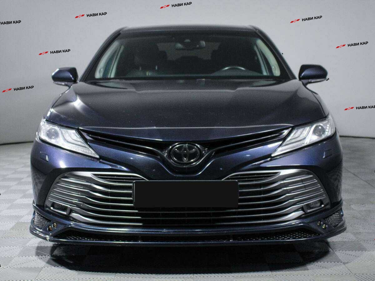 Toyota Camry с пробегом — 2018 год. Фото: #1