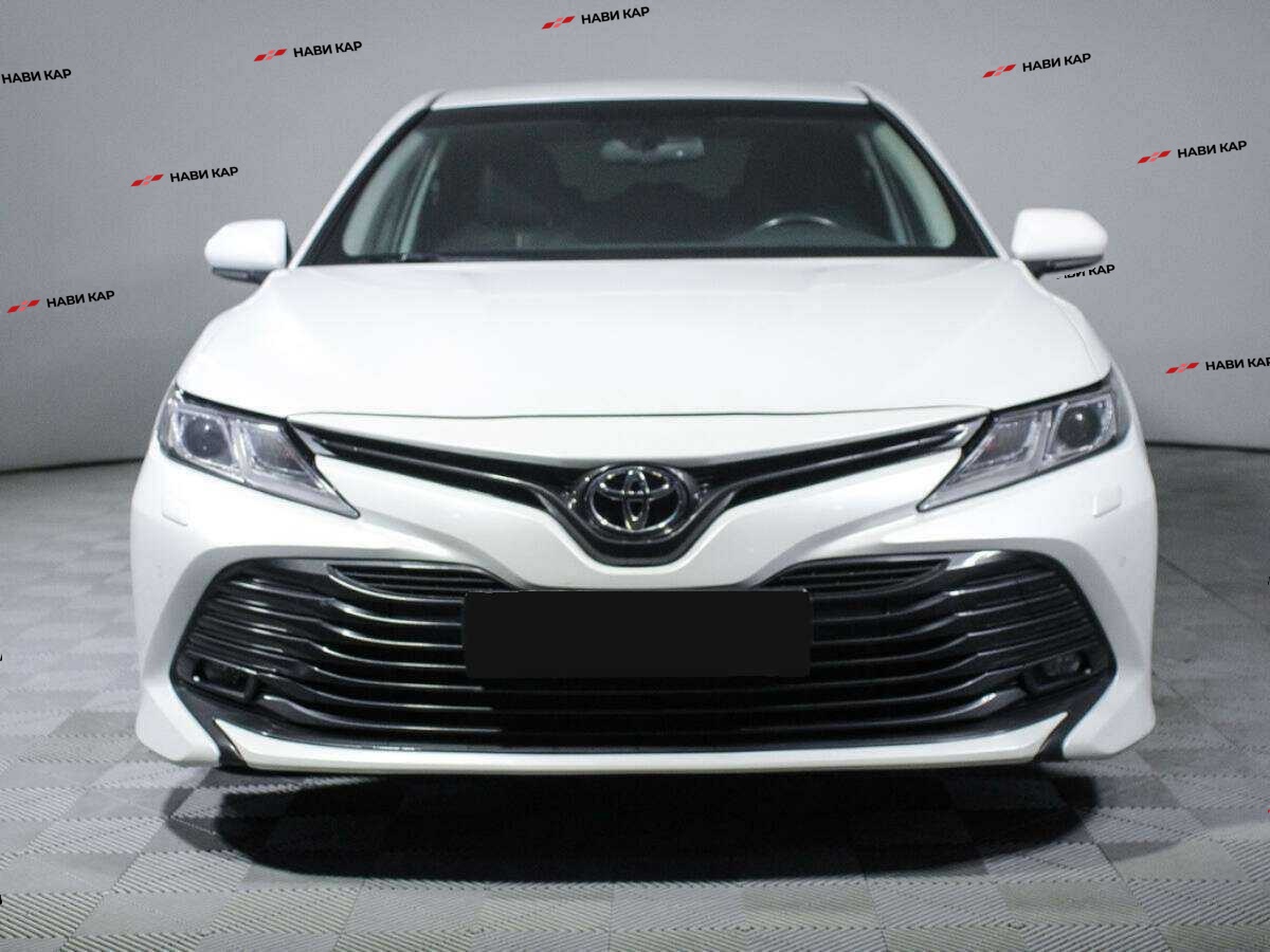 Toyota Camry с пробегом — 2020 год. Фото: #1