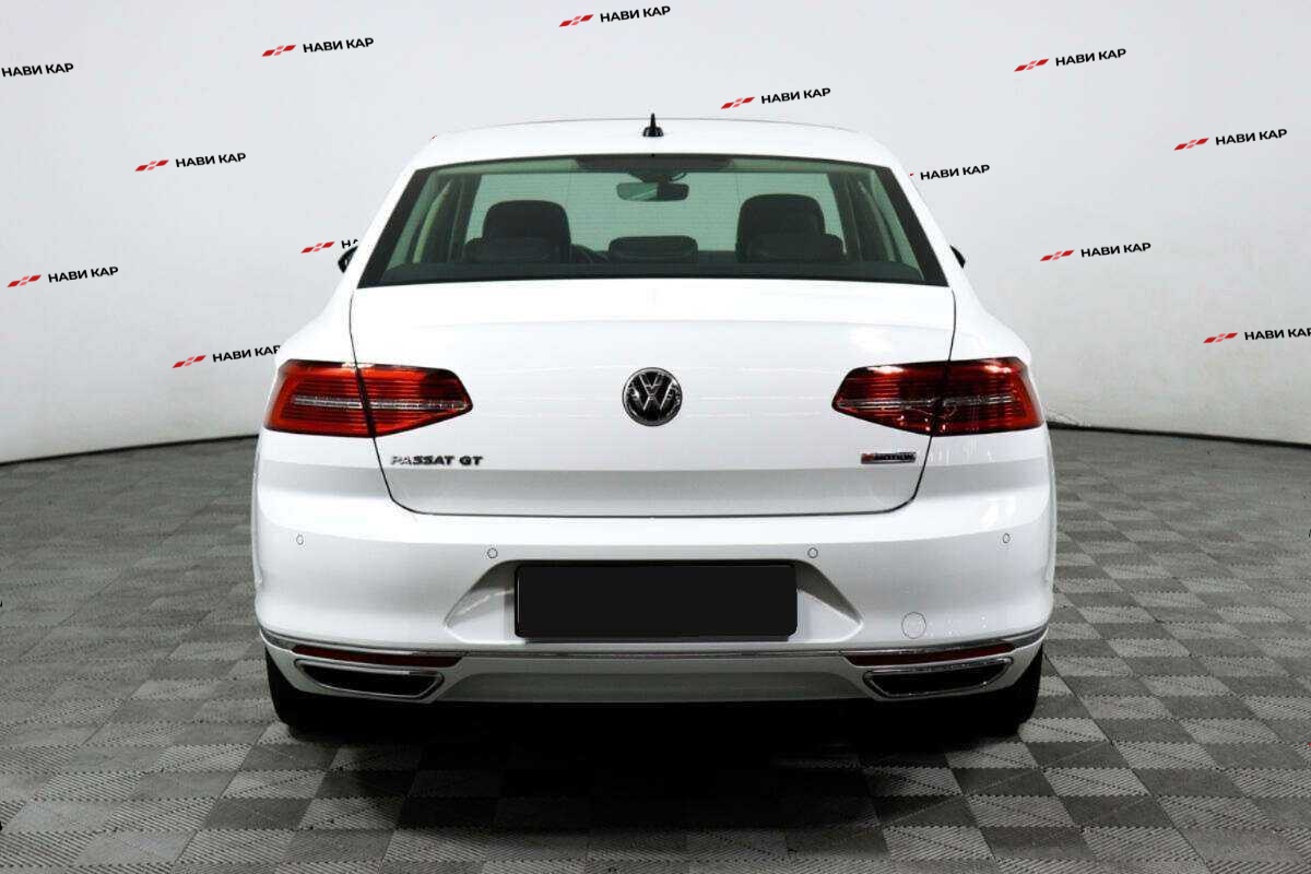 Volkswagen Passat с пробегом — 2018 год. Фото: #4