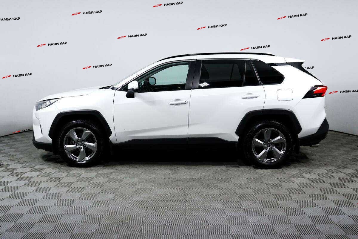 Toyota RAV4 с пробегом — 2020 год. Фото: #7