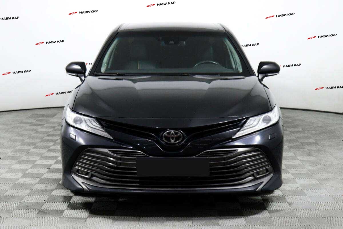 Toyota Camry с пробегом — 2018 год. Фото: #1