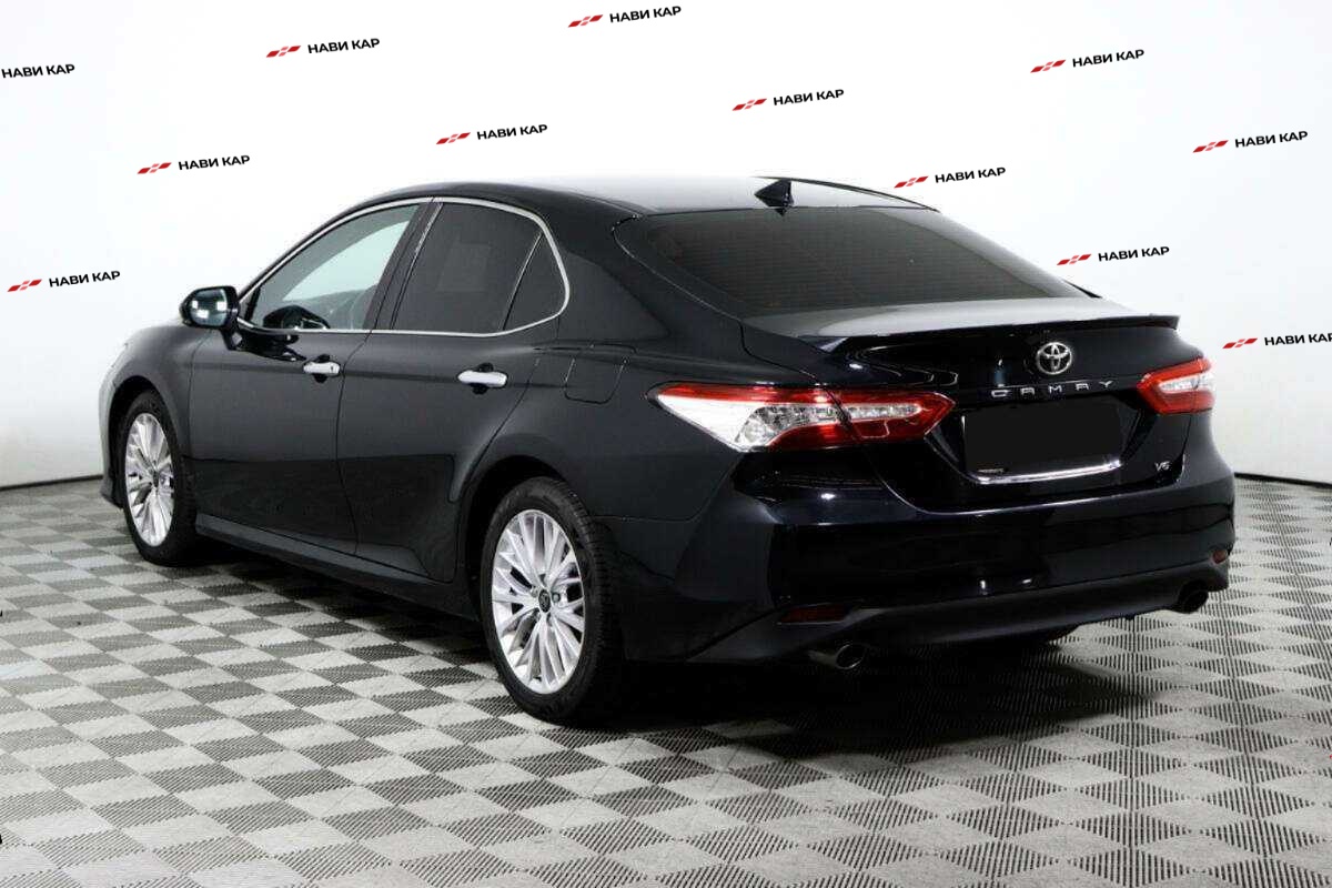 Toyota Camry с пробегом — 2018 год. Фото: #6