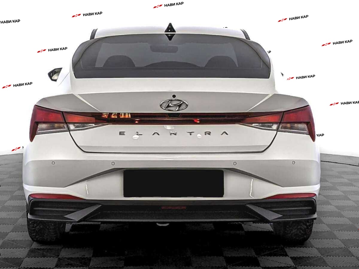 Hyundai Elantra с пробегом — 2022 год. Фото: #5