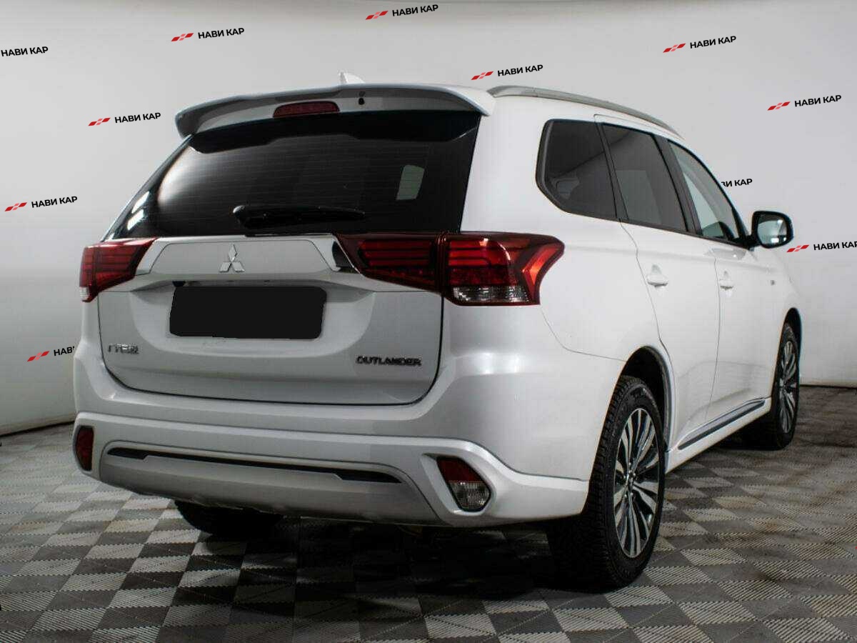 Mitsubishi Outlander с пробегом — 2022 год. Фото: #4