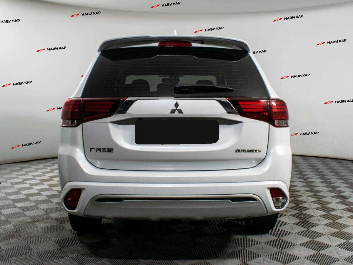 Mitsubishi Outlander с пробегом — 2022 год. Фото: #5
