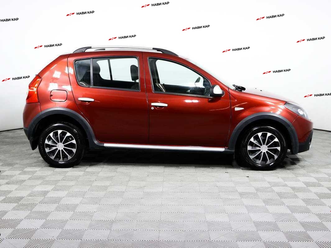 Renault Sandero с пробегом — 2012 год. Фото: #3