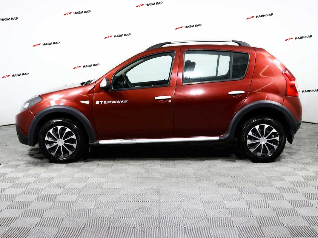 Renault Sandero с пробегом — 2012 год. Фото: #7