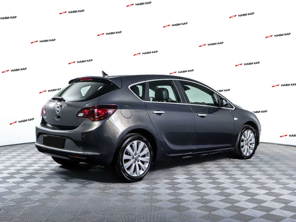 Opel Astra с пробегом — 2012 год. Фото: #4