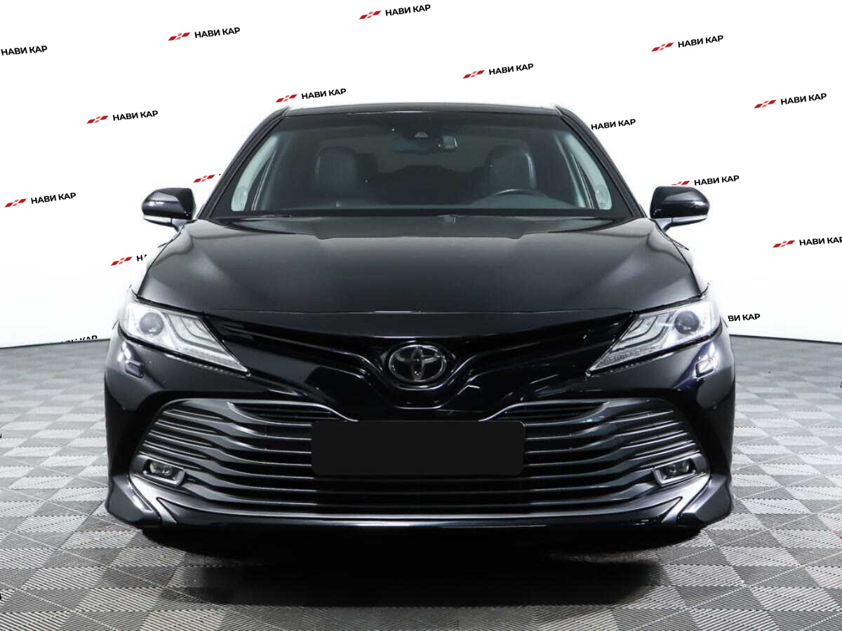Toyota Camry с пробегом — 2019 год. Фото: #1
