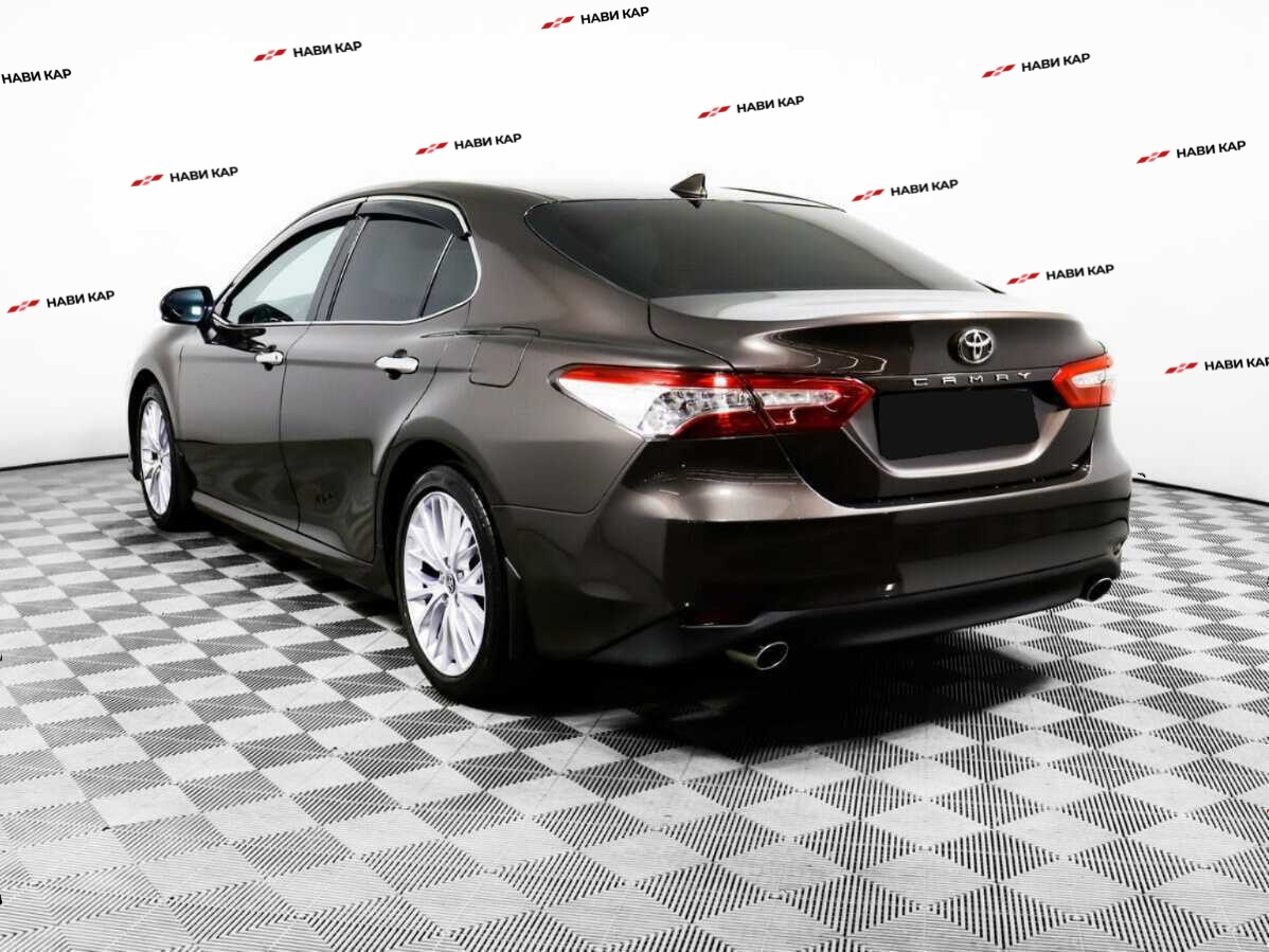 Toyota Camry с пробегом — 2020 год. Фото: #6