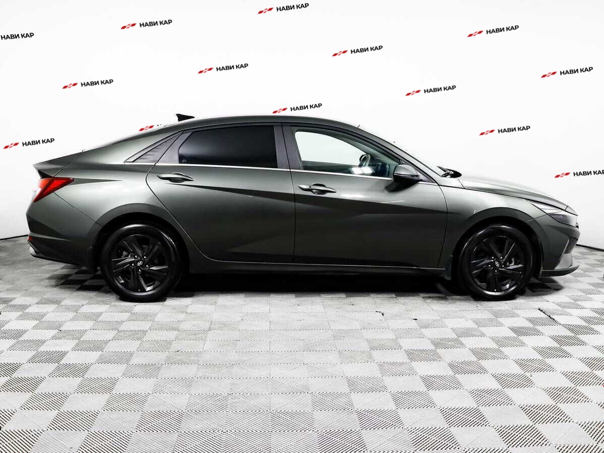 Hyundai Elantra с пробегом — 2021 год. Фото: #3