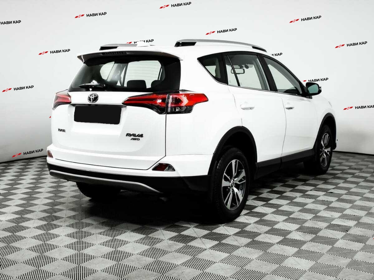 Toyota RAV4 с пробегом — 2018 год. Фото: #4