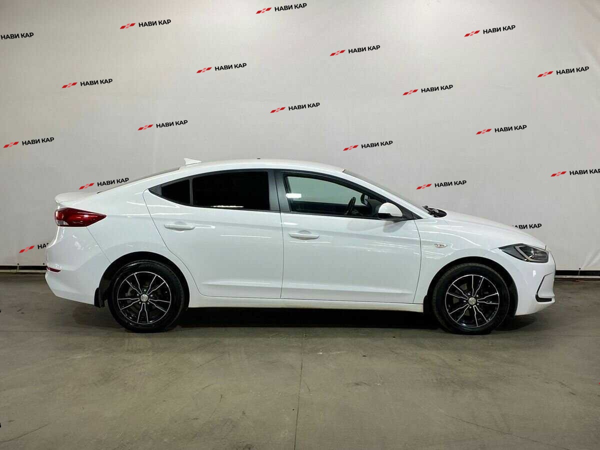 Hyundai Elantra с пробегом — 2017 год. Фото: #3
