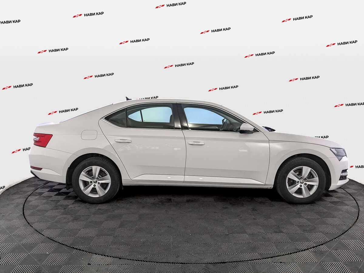 Skoda Superb с пробегом — 2021 год. Фото: #3