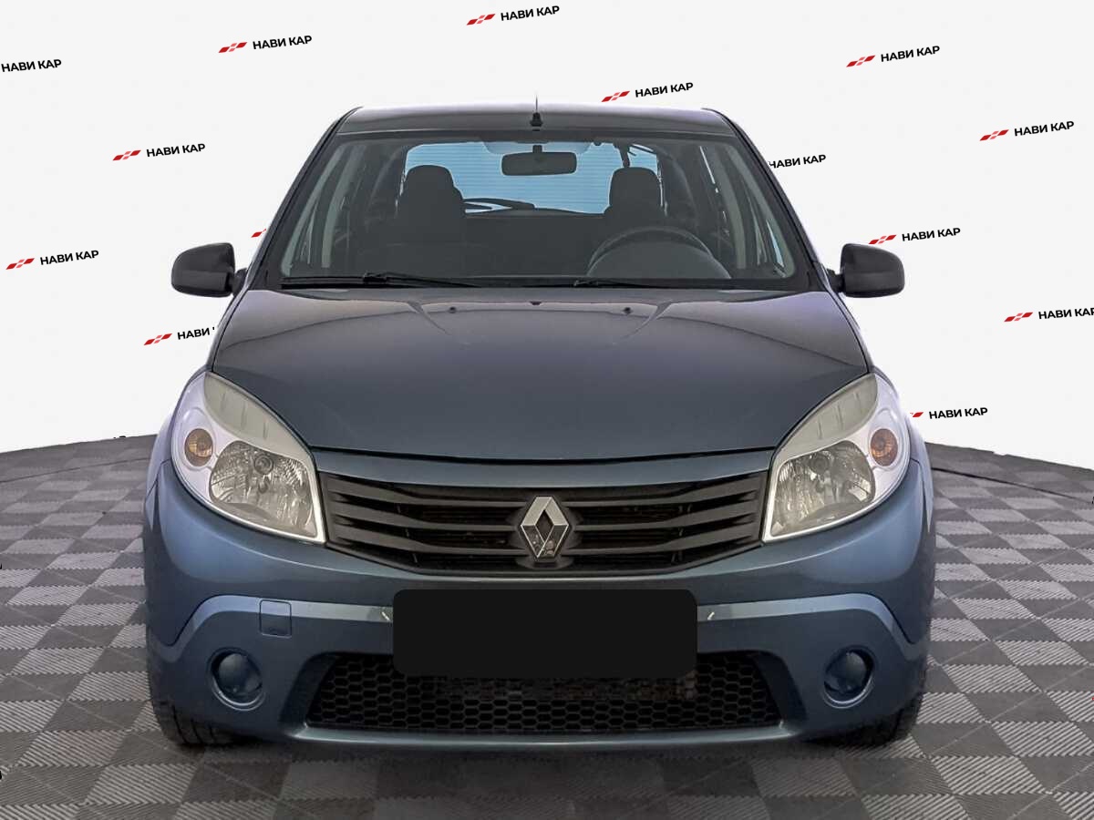 Renault Sandero с пробегом — 2012 год. Фото: #1
