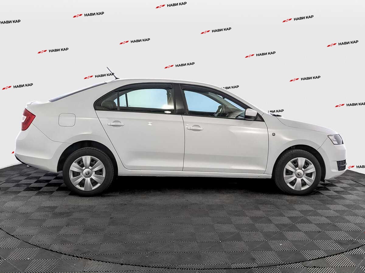 Skoda Rapid с пробегом — 2015 год. Фото: #3