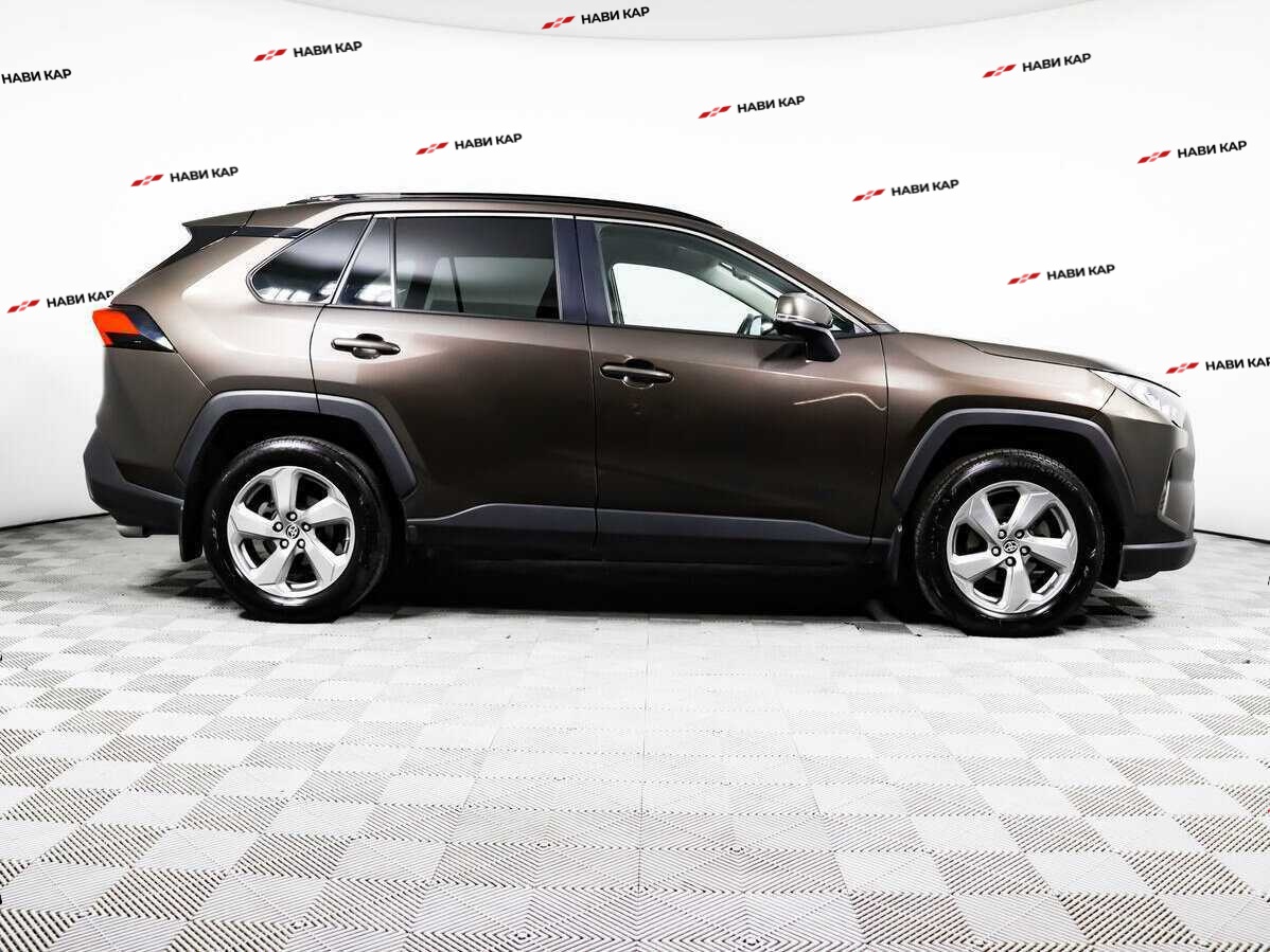 Toyota RAV4 с пробегом — 2020 год. Фото: #3