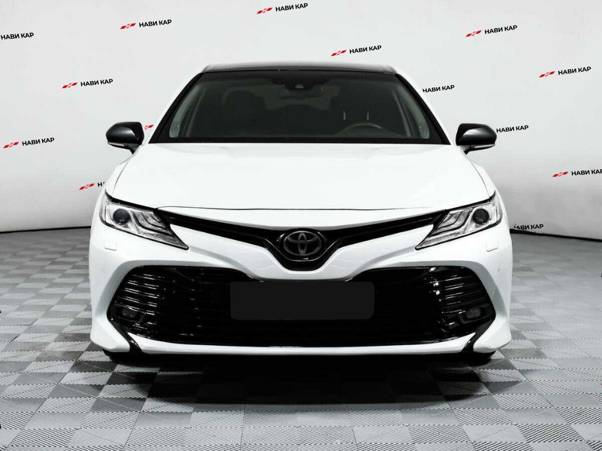 Toyota Camry с пробегом — 2019 год. Фото: #1