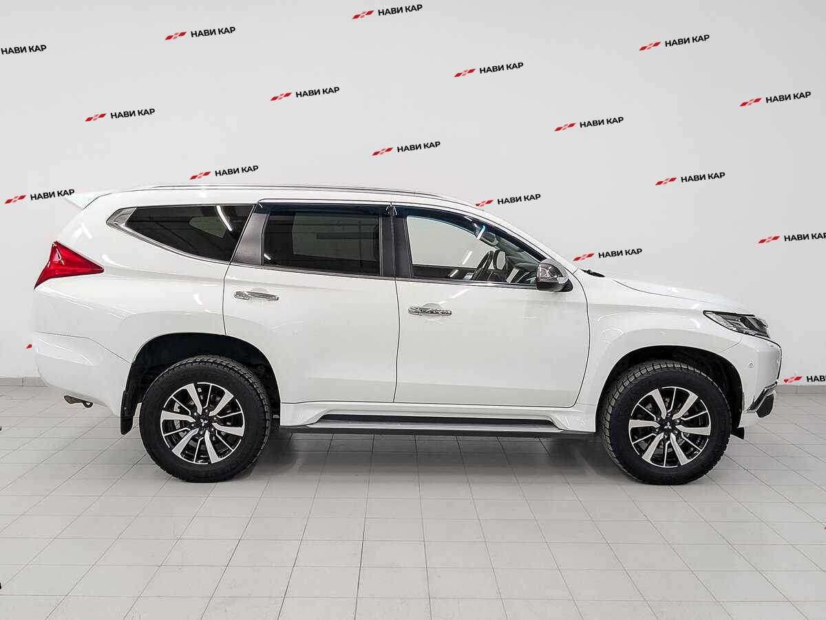 Mitsubishi Pajero Sport с пробегом — 2017 год. Фото: #3