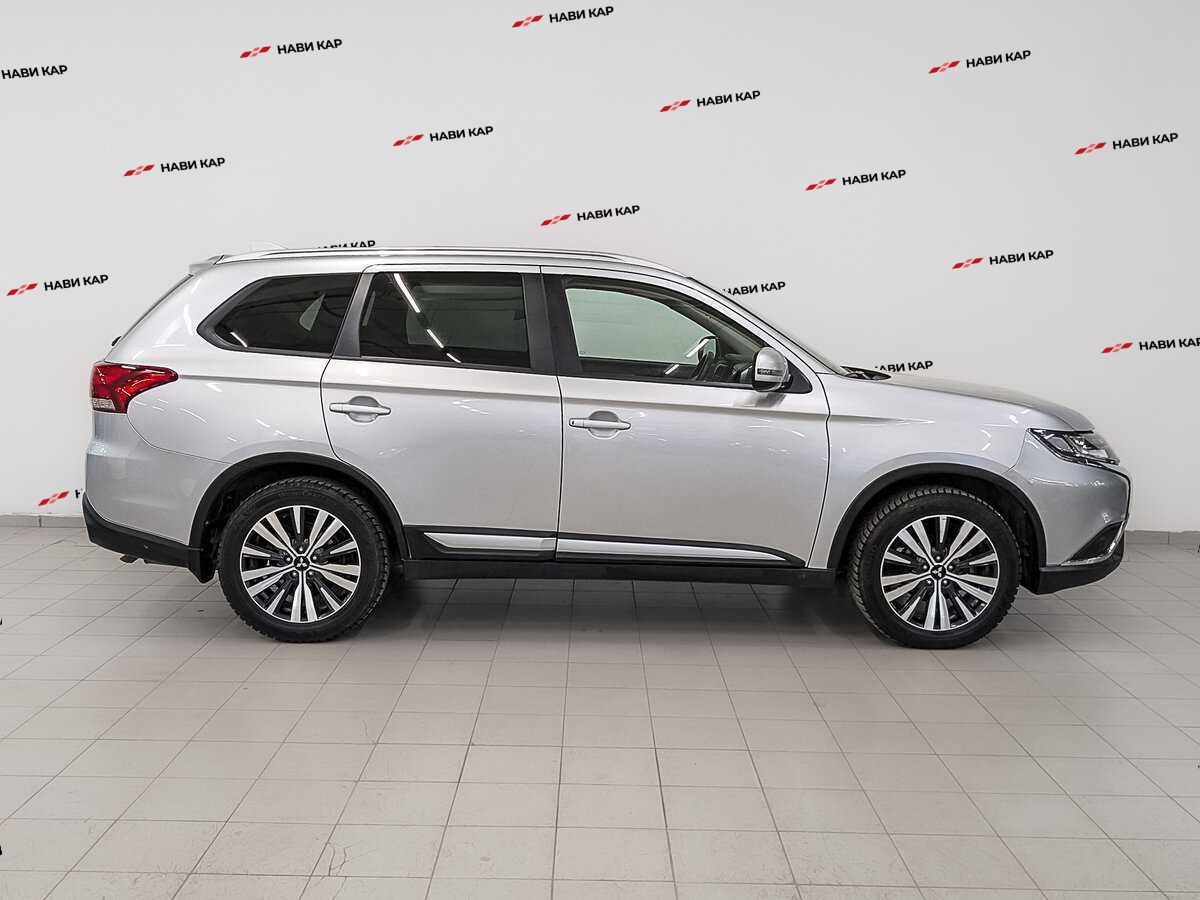 Mitsubishi Outlander с пробегом — 2020 год. Фото: #3