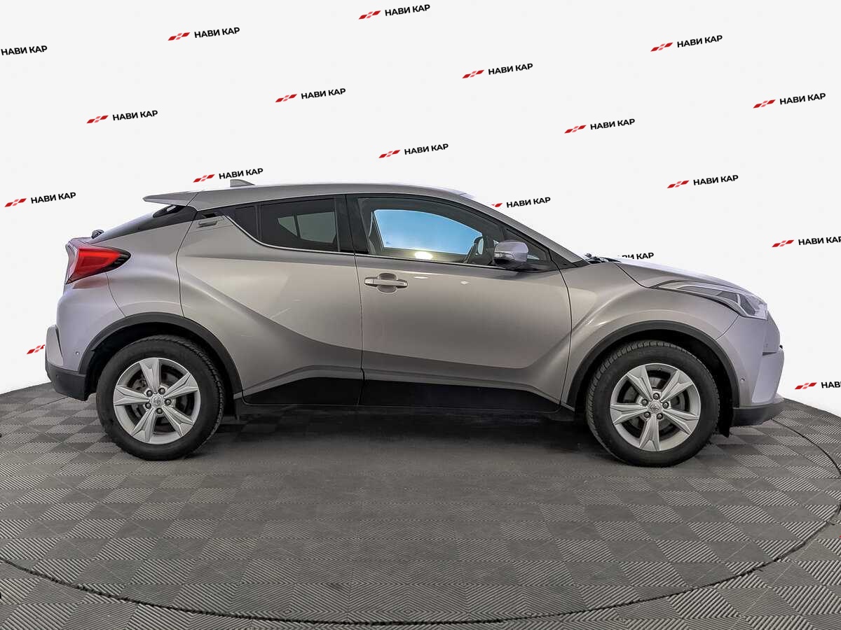 Toyota C-HR с пробегом — 2017 год. Фото: #3