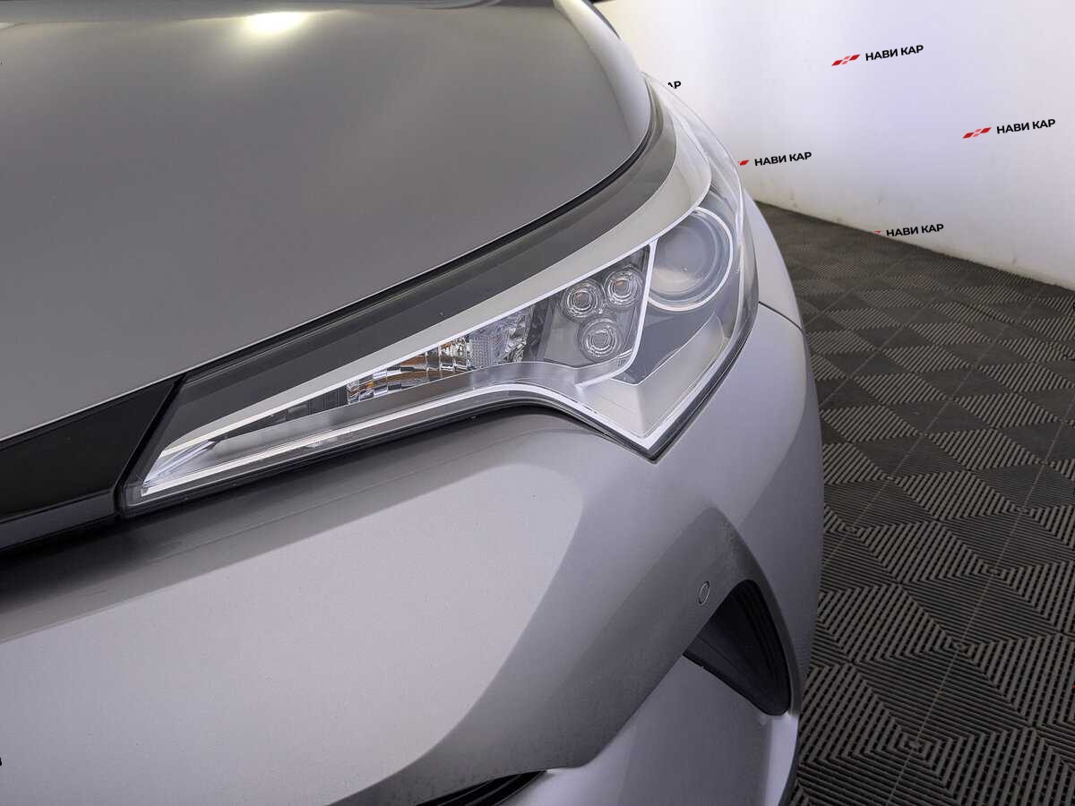 Toyota C-HR с пробегом — 2017 год. Фото: #10