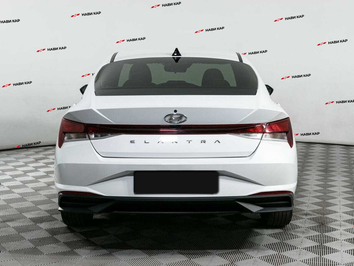 Hyundai Elantra с пробегом — 2021 год. Фото: #3
