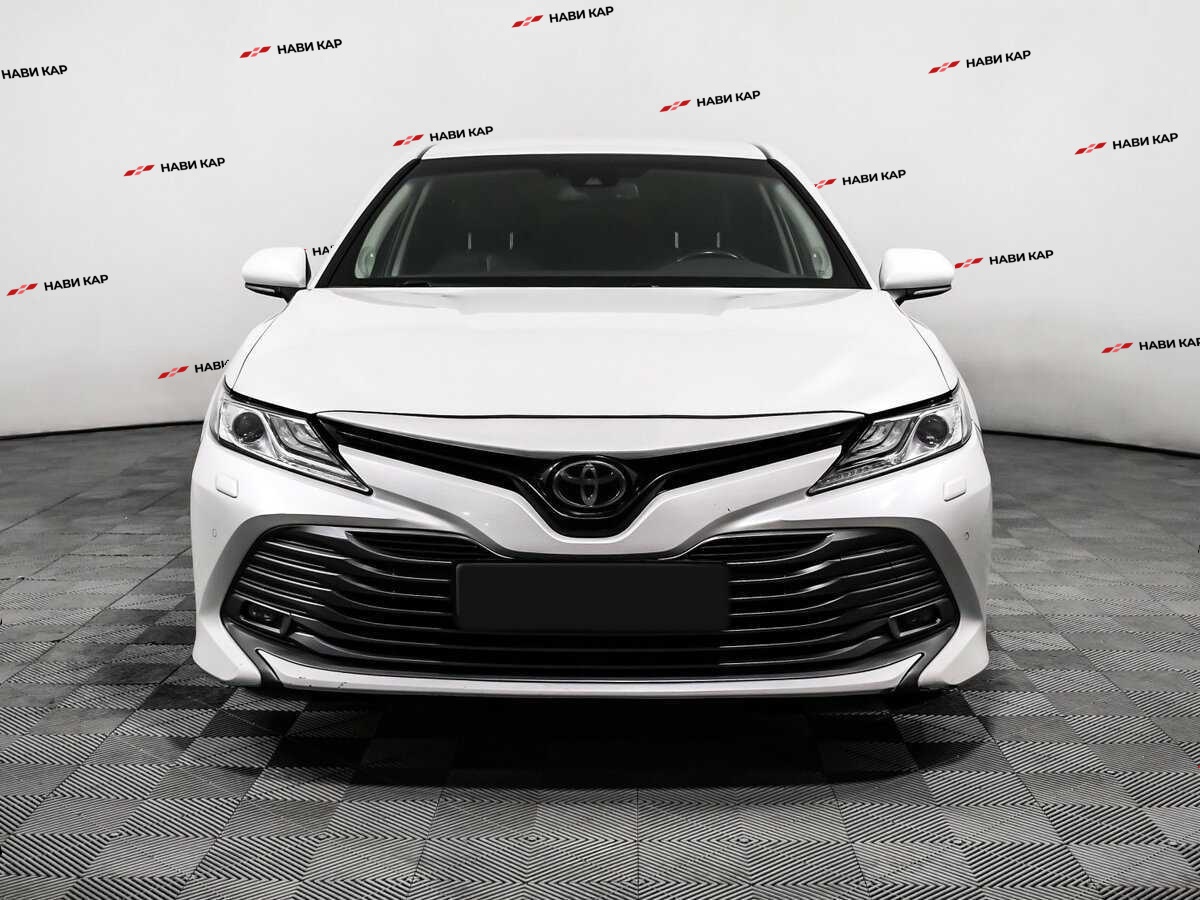 Toyota Camry с пробегом — 2019 год. Фото: #1