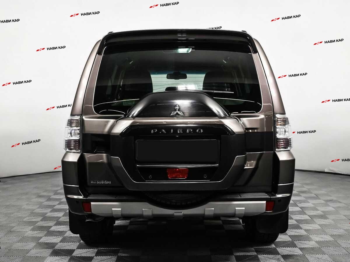 Mitsubishi Pajero с пробегом — 2015 год. Фото: #5