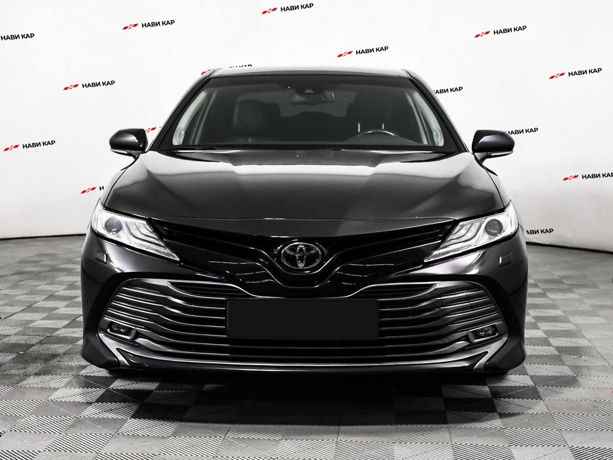 Toyota Camry с пробегом — 2018 год. Фото: #1