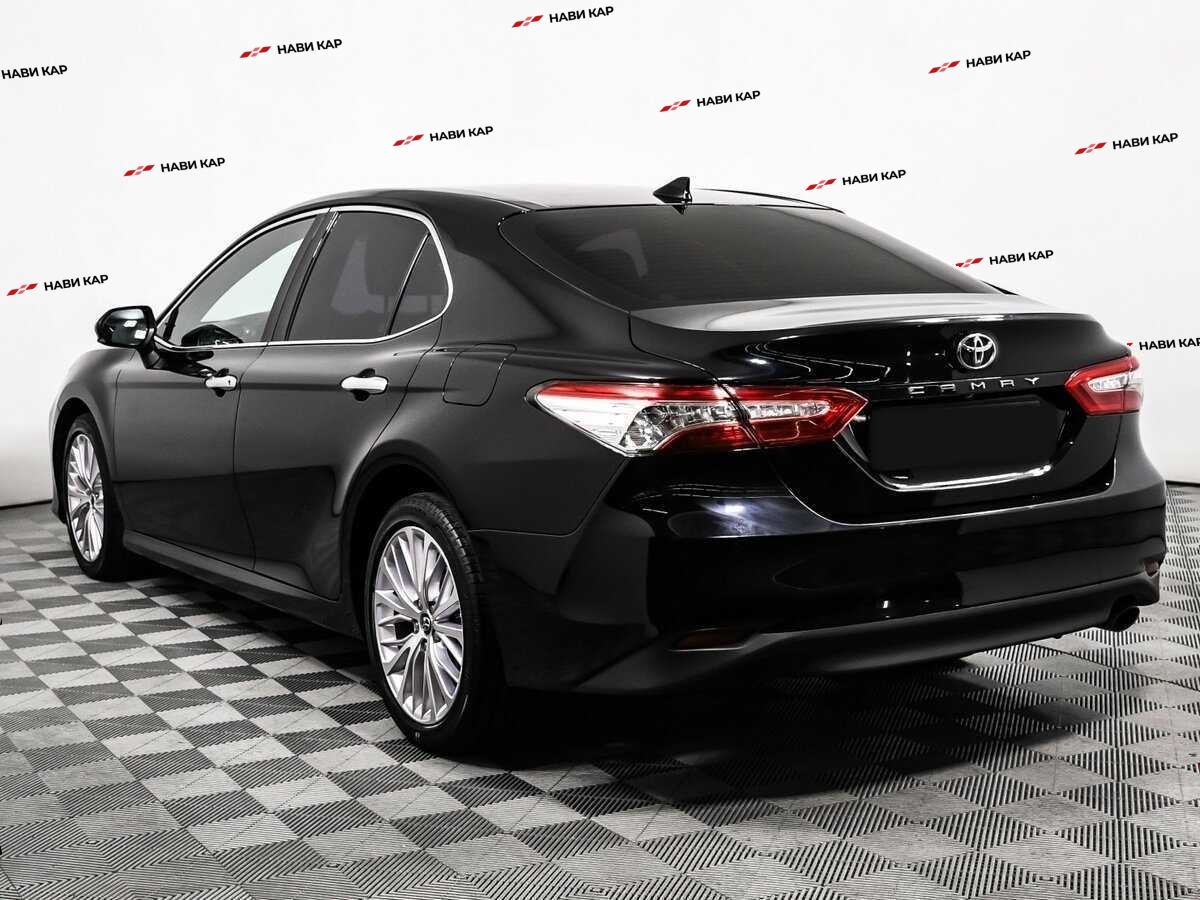 Toyota Camry с пробегом — 2018 год. Фото: #6