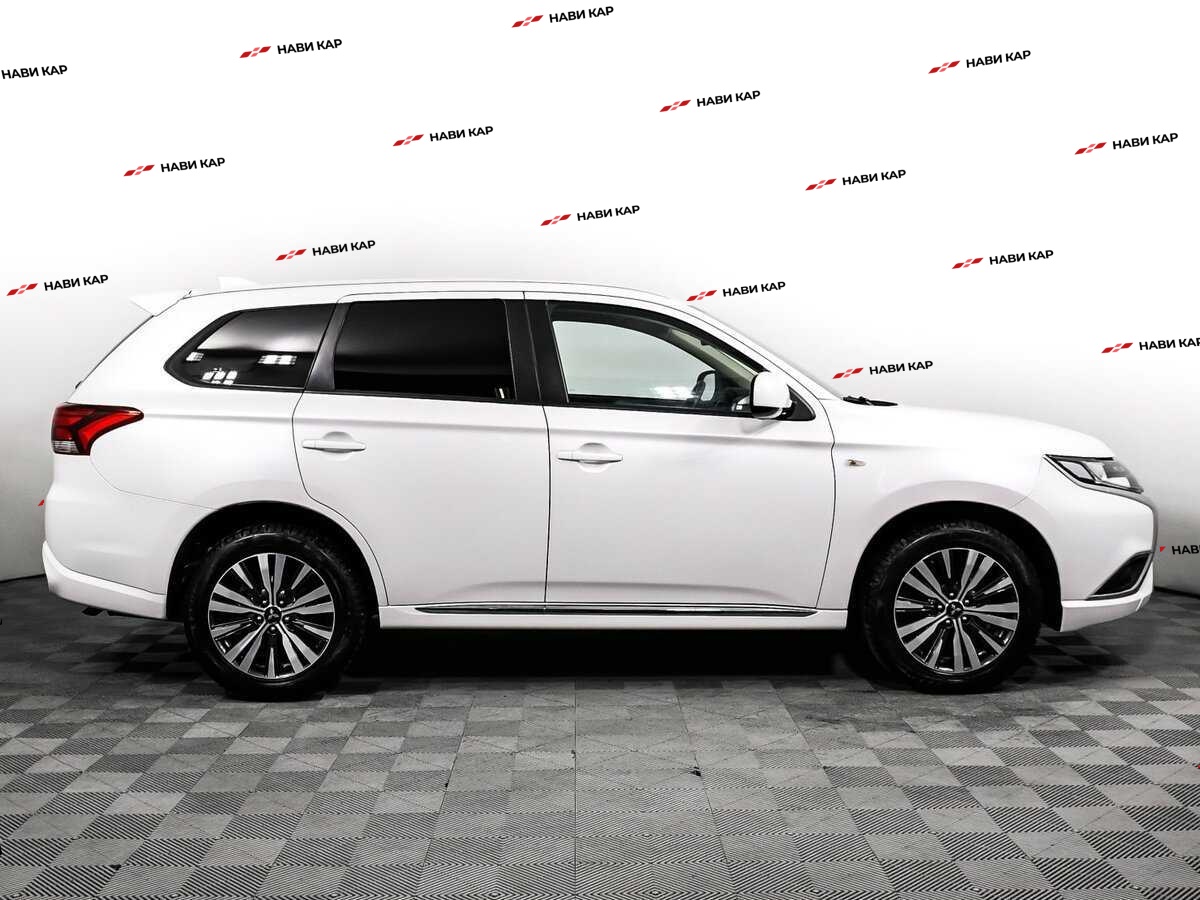 Mitsubishi Outlander с пробегом — 2022 год. Фото: #3