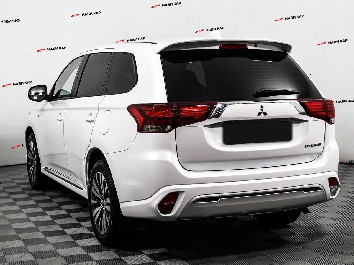 Mitsubishi Outlander с пробегом — 2022 год. Фото: #6