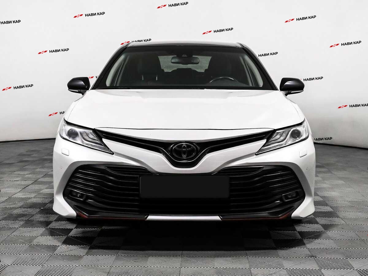 Toyota Camry с пробегом — 2020 год. Фото: #1
