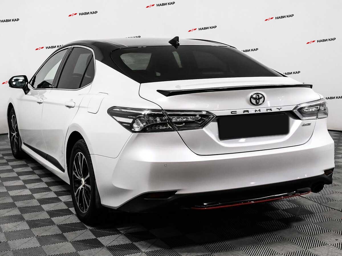 Toyota Camry с пробегом — 2020 год. Фото: #6