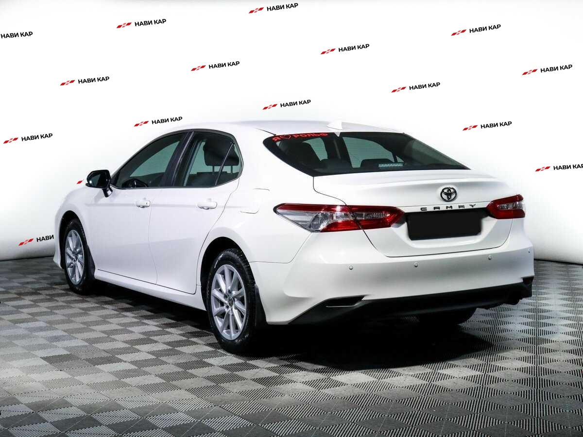 Toyota Camry с пробегом — 2021 год. Фото: #6
