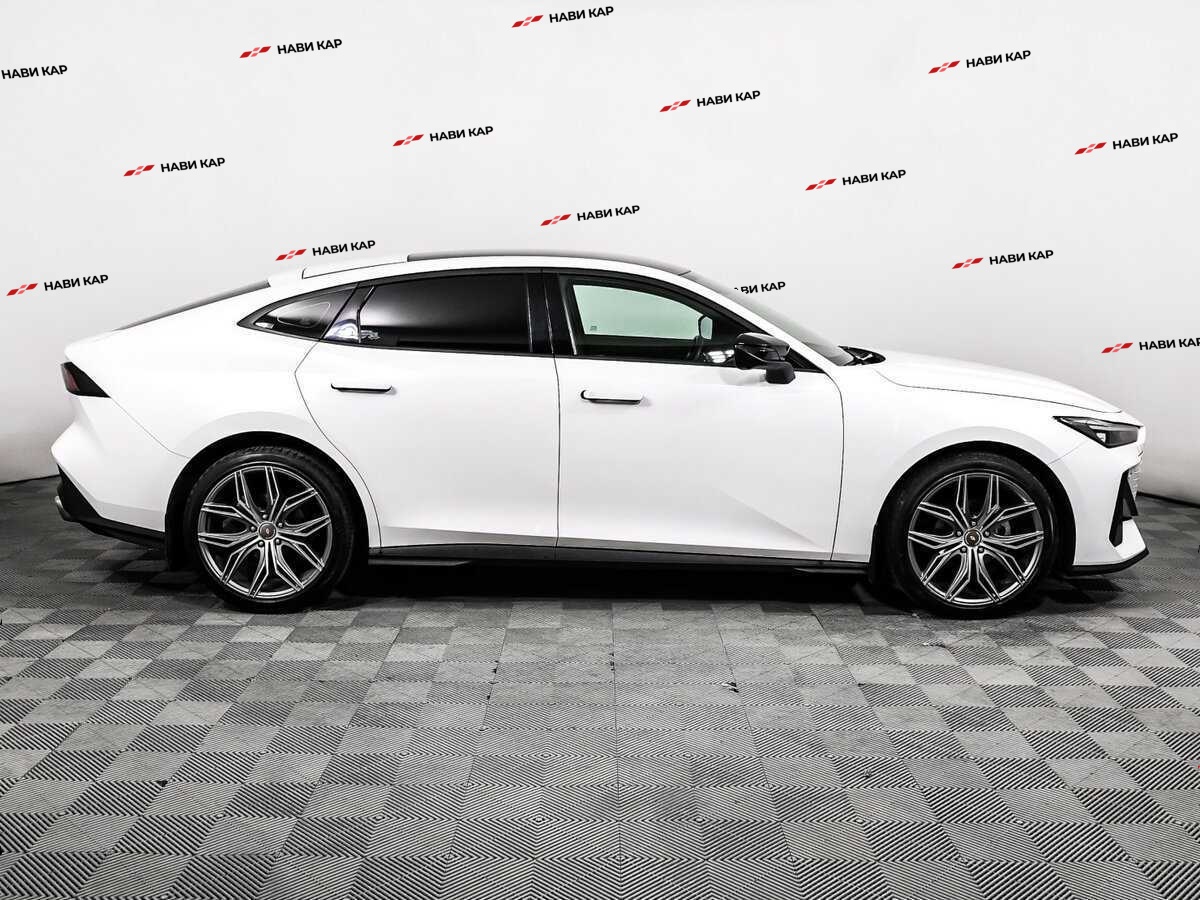 Changan UNI-V с пробегом — 2023 год. Фото: #3