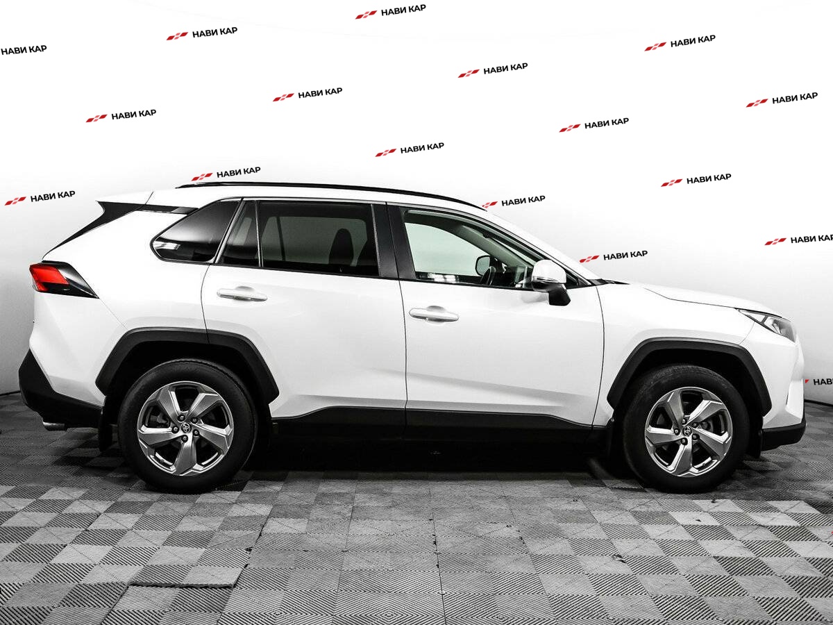 Toyota RAV4 с пробегом — 2021 год. Фото: #4
