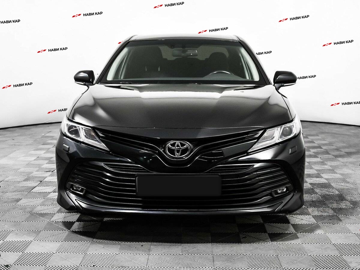 Toyota Camry с пробегом — 2019 год. Фото: #1