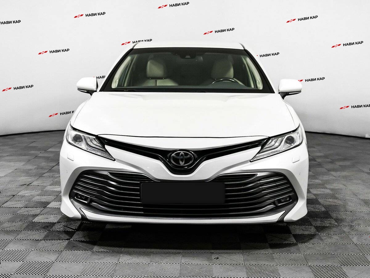 Toyota Camry с пробегом — 2020 год. Фото: #1