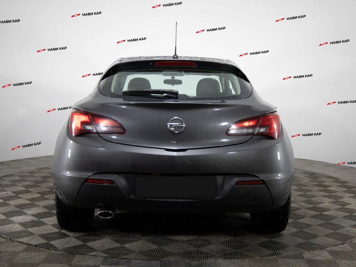 Opel Astra с пробегом — 2012 год. Фото: #4