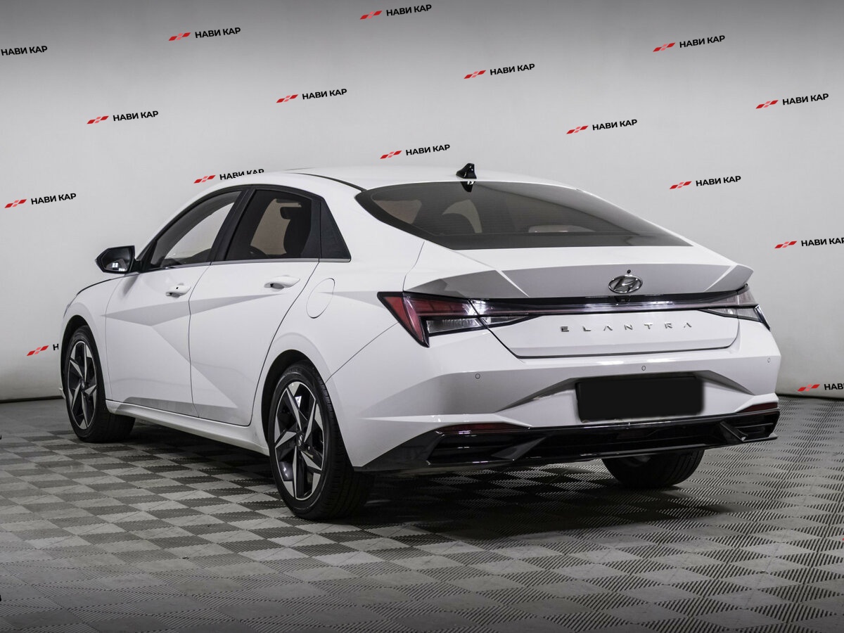 Hyundai Elantra с пробегом — 2021 год. Фото: #5