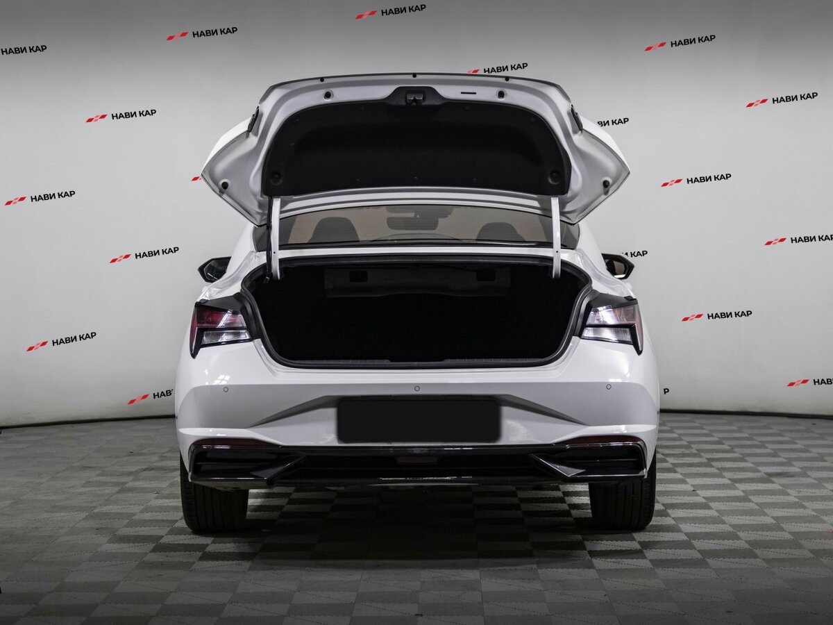 Hyundai Elantra с пробегом — 2021 год. Фото: #18