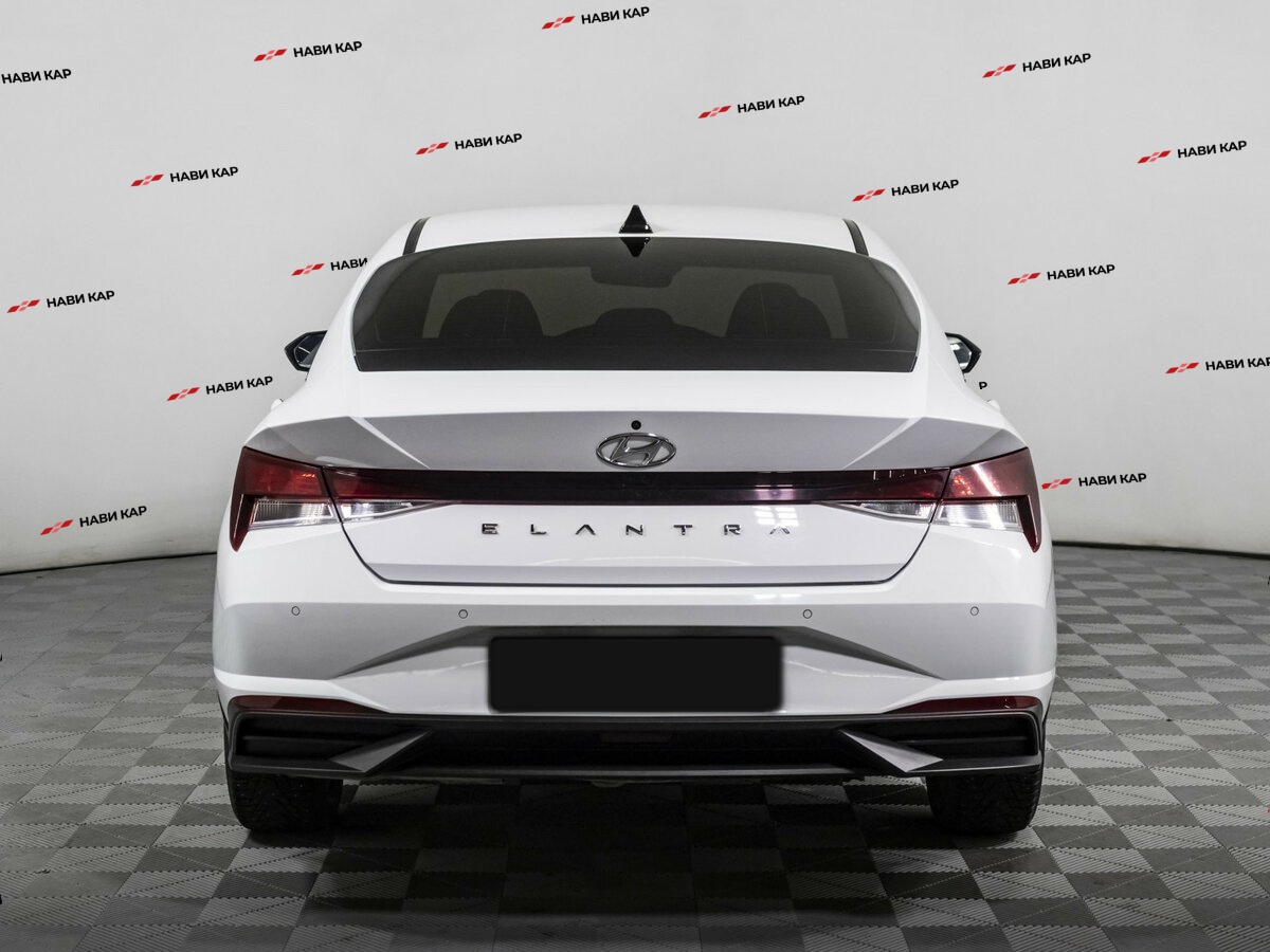 Hyundai Elantra с пробегом — 2021 год. Фото: #5