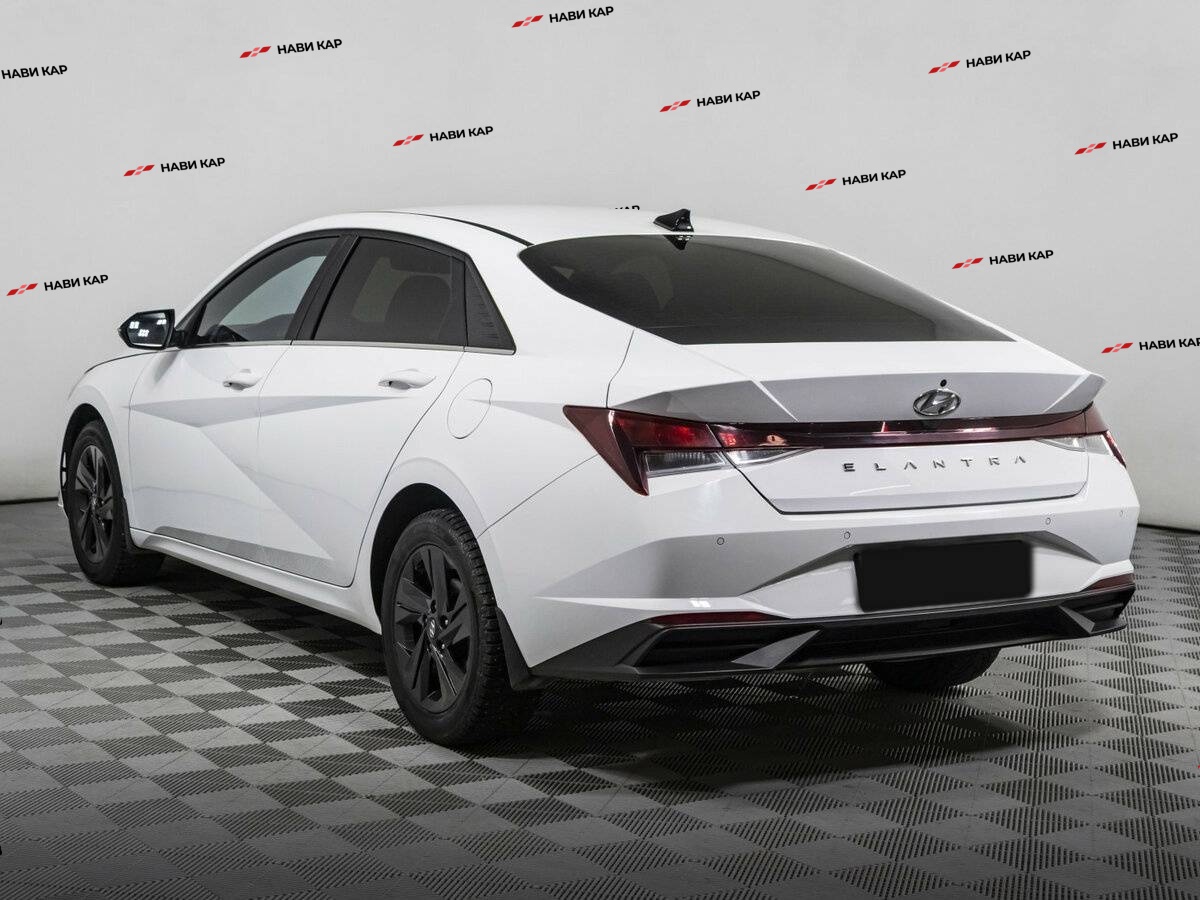 Hyundai Elantra с пробегом — 2021 год. Фото: #6