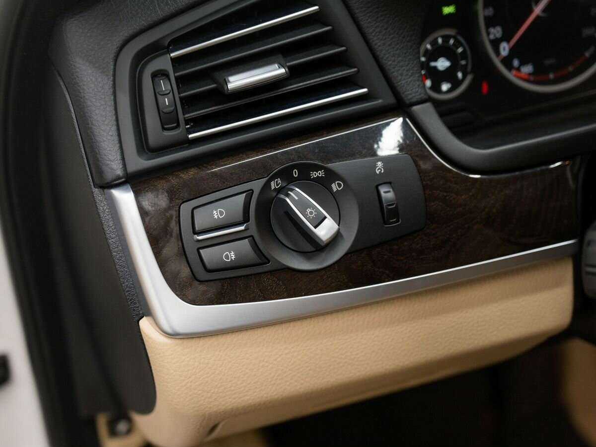 BMW 5 серии с пробегом — 2015 год. Фото: #15